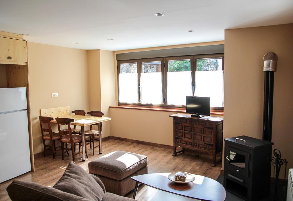 Apartamentos Snoe Mont Romies Salardú Kültér fotó